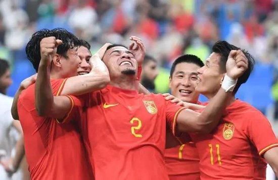 影片中不仅奸杀案、绑架案疑点重重，寻找真相和救女儿的过程更是险象环生